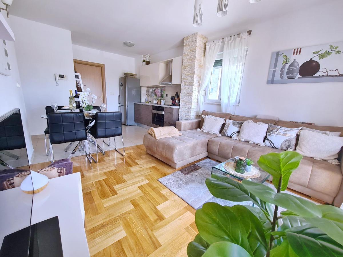 Luxury Apartment Salona Eksteriør billede