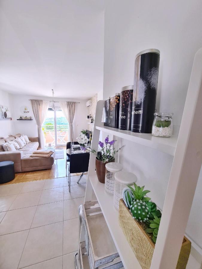 Luxury Apartment Salona Eksteriør billede